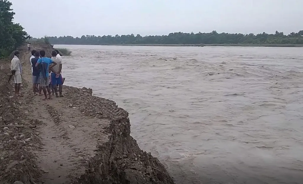 नदी तटीय क्षेत्रमा बाढीको त्रासः न लाग्छ निद्रा, न भोक