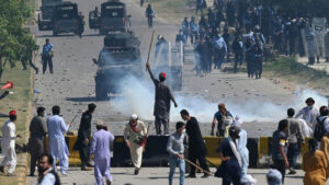 पाकिस्तानमा हिंसात्मक प्रदर्शनमा ८ जनाको मृत्यु, २९० घाइते   