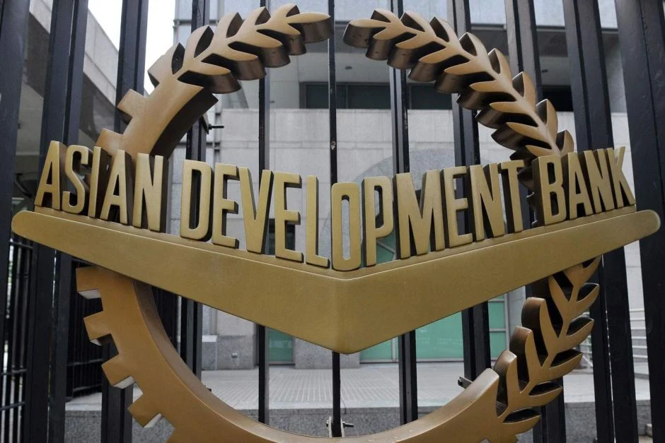 एसियाली विकास बैंकसँग १३ अर्ब ३३ करोड बराबरको ऋण सम्झौता   