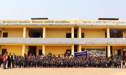 नेपाल एसबिआई बैंकद्वारा विद्यार्थीहरुलाई ट्रयाक सुट प्रदान