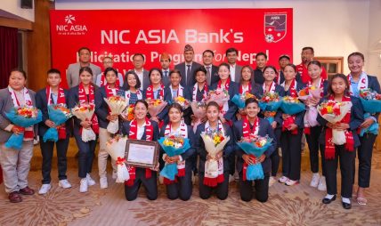 एनआईसी एशिया बैंकद्वारा राष्ट्रिय महिला फुटबल टोलीलाई सम्मान